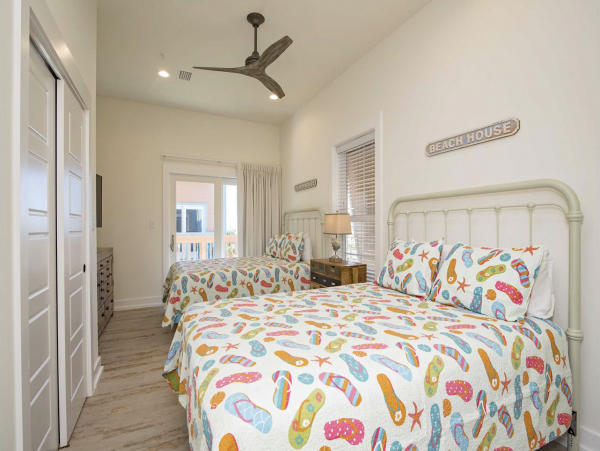 Spacious 12 Bedrooms Luxury Vacation Home Located on Beach