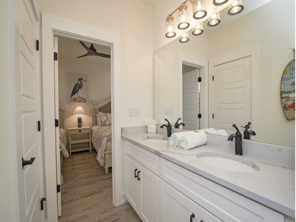 Spacious 12 Bedrooms Luxury Vacation Home Located on Beach