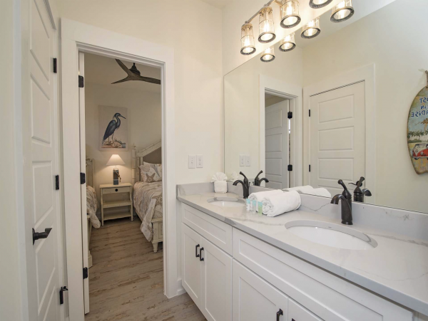 Spacious 12 Bedrooms Luxury Vacation Home Located on Beach