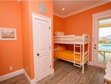 Gulf Shores Vacation Home Sleeps Thirty Guests.