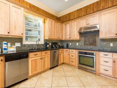 Orange Beach Vacation Home Sleeps Thirty Guests.
