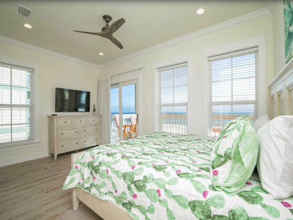 Spacious Beachfront Retreat with Stunning Gulf views