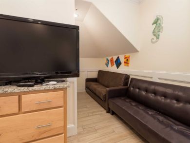 Orange Beach Vacation Home Sleeps Thirty Two Guests. Orange Beach Vacation Home Sleeps Thirty Two Guests.