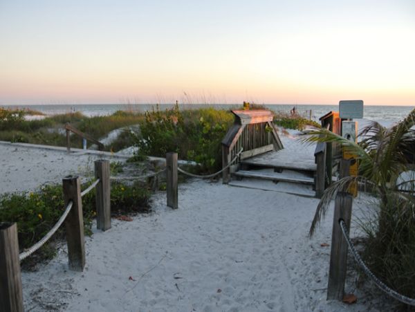 Fort Myers Vacation Condo 1 Bedroom & Pool