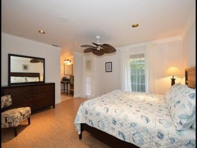 Naples Home 920946