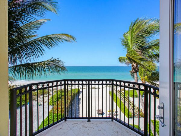 Stunning Beachfront Luxury Home in Bonita Springs