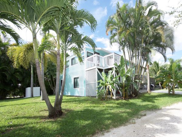Fort Myers Beach Vacation Home Caged Pool Steps to Beach