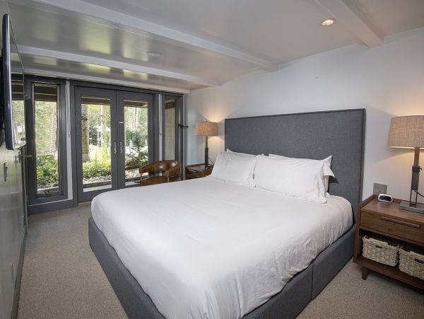 Vail Walk to Lift Three Bedroom Vacation Townhouse Sleeps 8