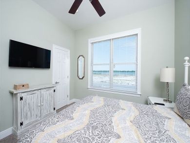 Gulf Shores Vacation Home Sleeps Twenty Two Guests. Gulf Shores Vacation Home Sleeps Twenty Two Guests.