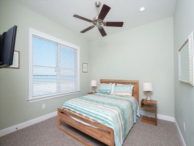 Gulf Shores Vacation Home Sleeps Twenty Two Guests. Gulf Shores Vacation Home Sleeps Twenty Two Guests.