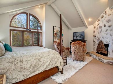 Luxury 7 Bedrooms Vacation Home in Vail Sleeps 15