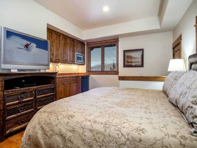 Luxury 7 Bedrooms Vacation Home in Vail Sleeps 15