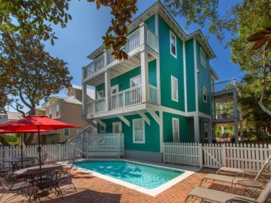 Spacious 4 Bedrooms Vacation Home Short Stroll to Beach