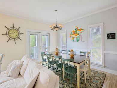 Spacious 4 Bedrooms Vacation Home Short Stroll to Beach