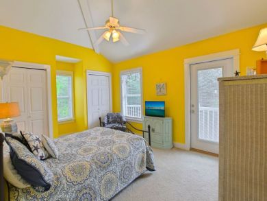 Spacious 4 Bedrooms Vacation Home Short Stroll to Beach