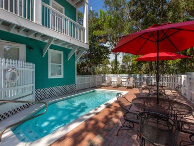 Spacious 4 Bedrooms Vacation Home Short Stroll to Beach