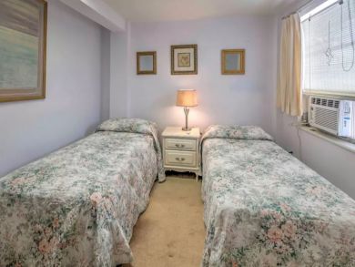 Englewood Vacation home Sleeps Eight Guests.