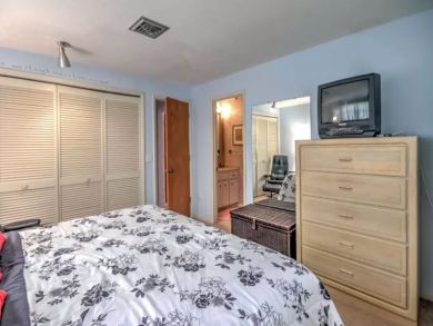 Englewood Vacation home Sleeps Eight Guests.