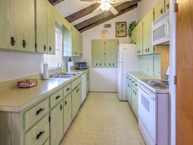 Englewood Vacation home Sleeps Eight Guests.