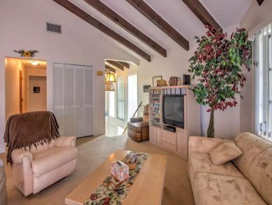 Englewood Vacation home Sleeps Eight Guests.
