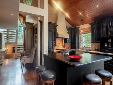 Vail Vacation Home Sleeps Ten Guests. Vail Vacation Home Sleeps Ten Guests.