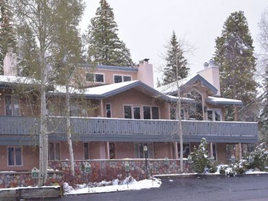 Vail Vacation Condo Sleeps Four Guests. Vail Vacation Condo Sleeps Four Guests.