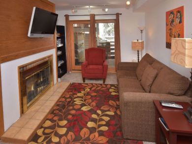 Vail Vacation Condo Sleeps Four Guests. Vail Vacation Condo Sleeps Four Guests.