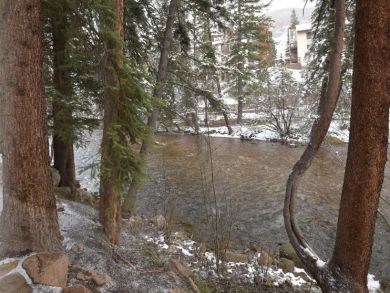 Vail Vacation Condo Sleeps Four Guests. Vail Vacation Condo Sleeps Four Guests.