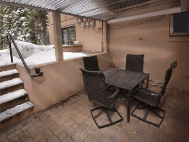 Vail Vacation Condo Sleeps Four Guests. Vail Vacation Condo Sleeps Four Guests.