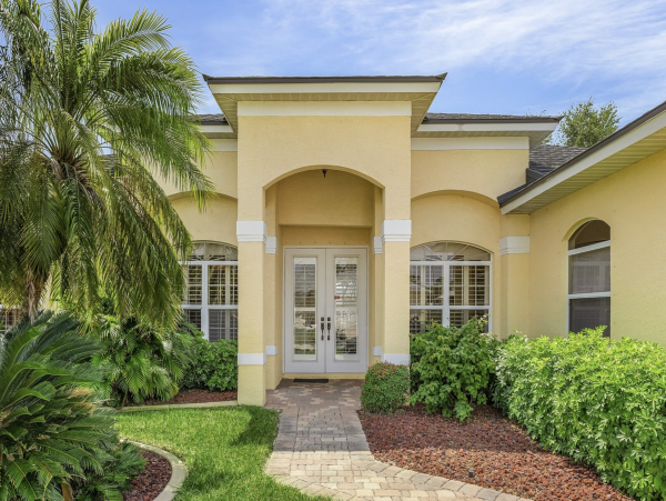 Cape Coral Vacation Home Away From Home Pool