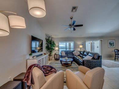 Beautifully Decorated Home in South West Cape Coral