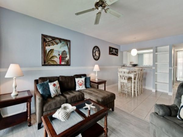 Brandenton Beach Vacation Condo Sleeps Six Guests