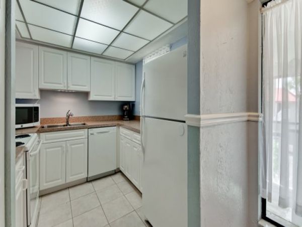 Brandenton Beach Vacation Condo Sleeps Six Guests