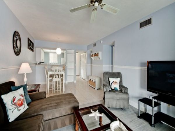 Brandenton Beach Vacation Condo Sleeps Six Guests