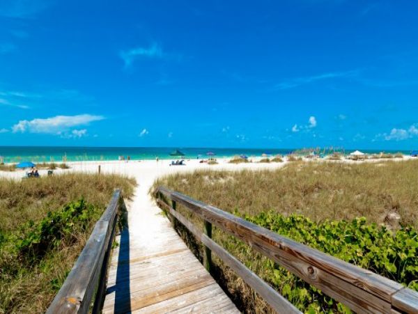 Brandenton Beach Vacation Condo Sleeps Six Guests