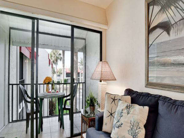 Brandenton Beach Vacation Condo Sleeps Six Guests.