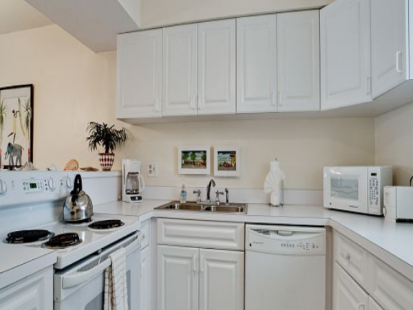 Brandenton Beach Vacation Condo Sleeps Six Guests.