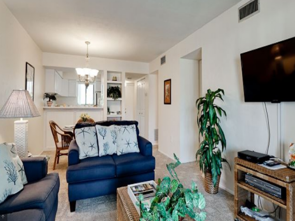 Brandenton Beach Vacation Condo Sleeps Six Guests.