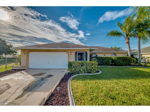 Cape Coral Three Bedroom Charm