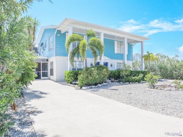 Short Walk to Beach Fort Myers Vacation Home Private Pool