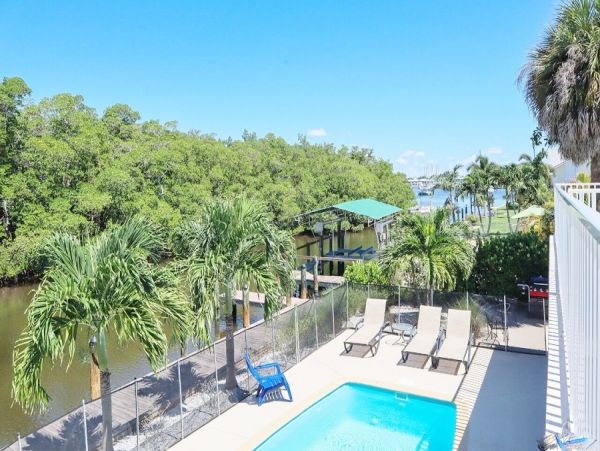 Short Walk to Beach Fort Myers Vacation Home Private Pool