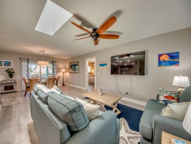 Cape Coral 4 Bedroom Vacation Home with Hot Tub - Sleeps 6