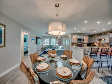 Cape Coral 4 Bedroom Vacation Home with Hot Tub - Sleeps 6