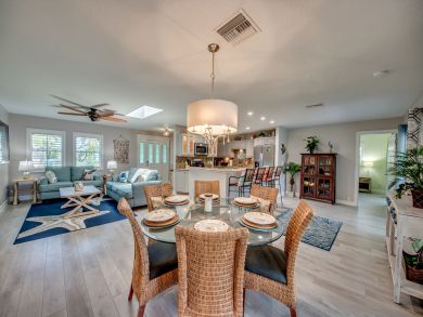 Cape Coral 4 Bedroom Vacation Home with Hot Tub - Sleeps 6