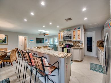 Cape Coral 4 Bedroom Vacation Home with Hot Tub - Sleeps 6