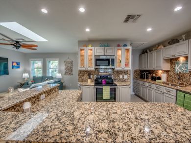 Cape Coral 4 Bedroom Vacation Home with Hot Tub - Sleeps 6