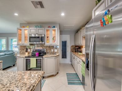 Cape Coral 4 Bedroom Vacation Home with Hot Tub - Sleeps 6