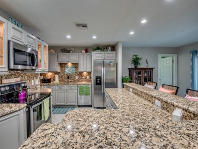 Cape Coral 4 Bedroom Vacation Home with Hot Tub - Sleeps 6