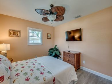 Cape Coral 4 Bedroom Vacation Home with Hot Tub - Sleeps 6