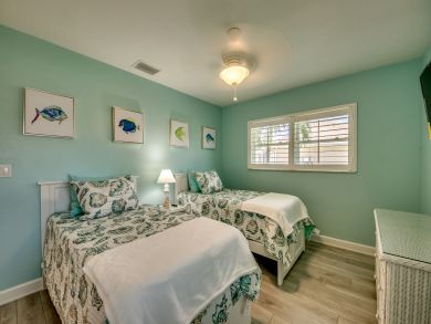 Cape Coral 4 Bedroom Vacation Home with Hot Tub - Sleeps 6